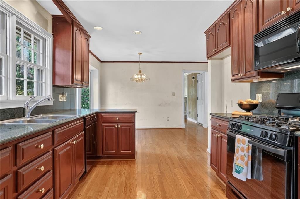 9340 Canterbury Street — photo 5