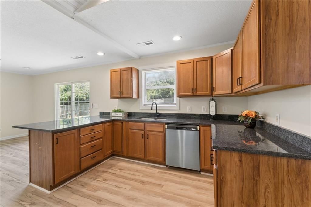 806 W Lexington Street — photo 21