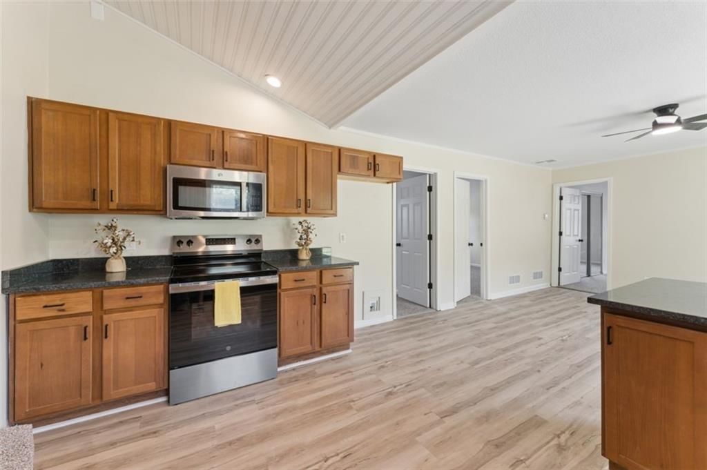806 W Lexington Street — photo 22