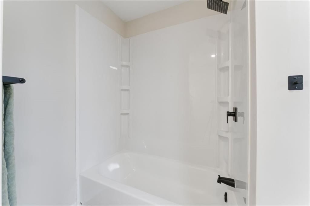 806 W Lexington Street — photo 32