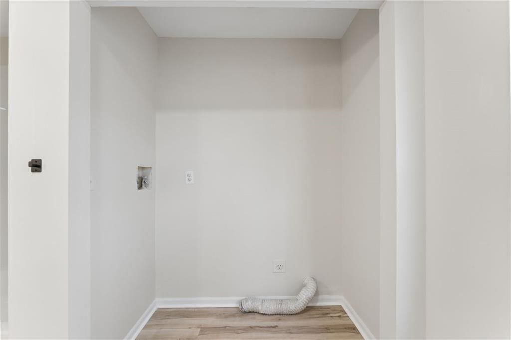 806 W Lexington Street — photo 33