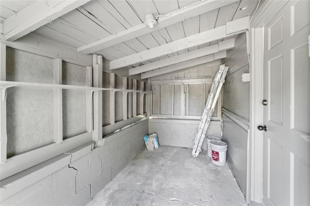 806 W Lexington Street — photo 44
