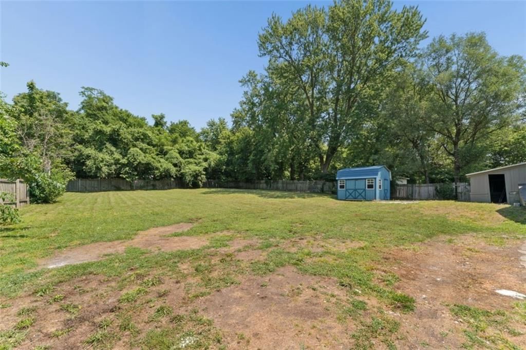 806 W Lexington Street — photo 45