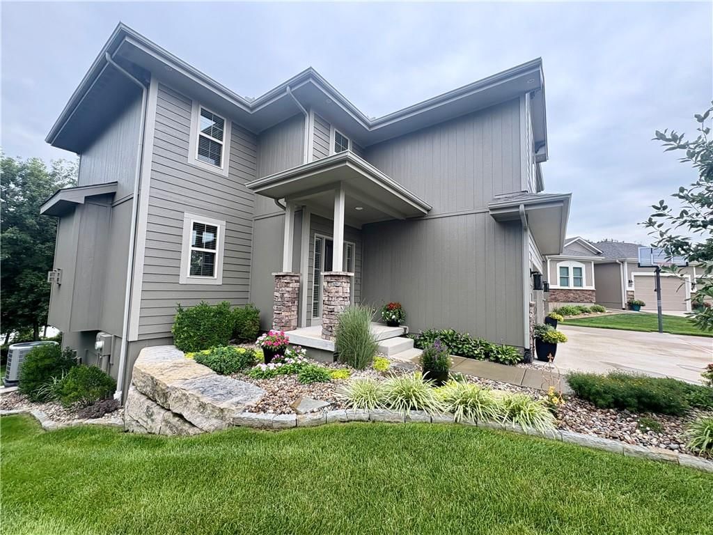 1021 SE Scarlet Court — photo 3