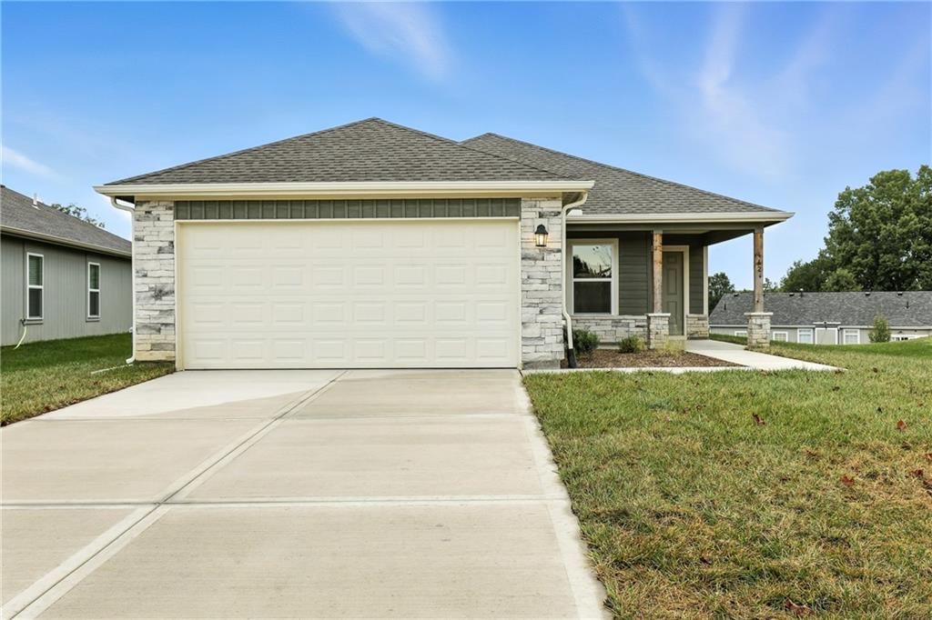 428 Valley View Drive — photo 1