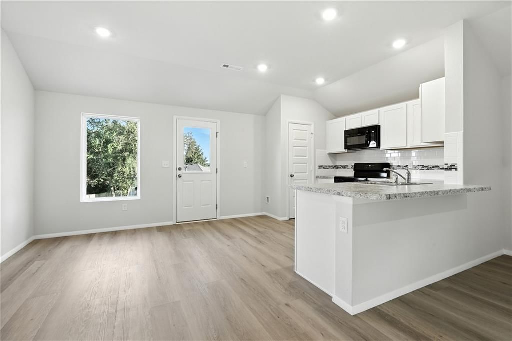 428 Valley View Drive — photo 2