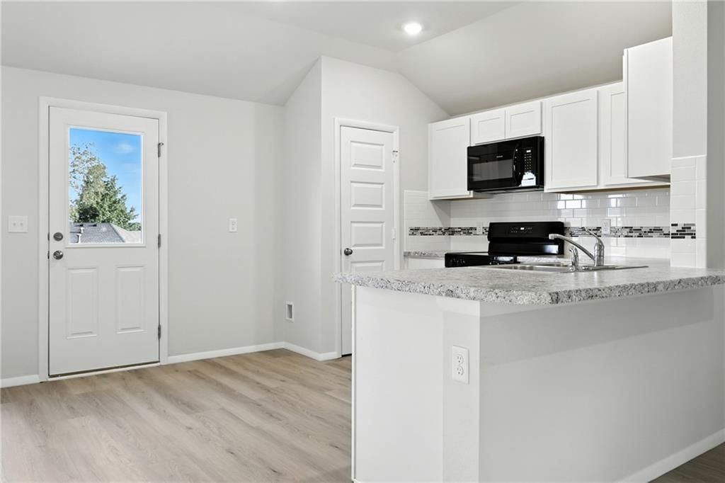 428 Valley View Drive — photo 3