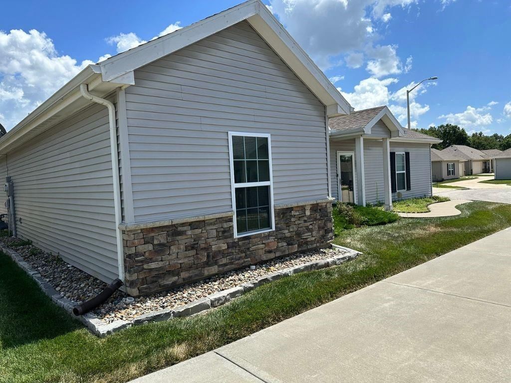 840 NE 65th Terrace — photo 3