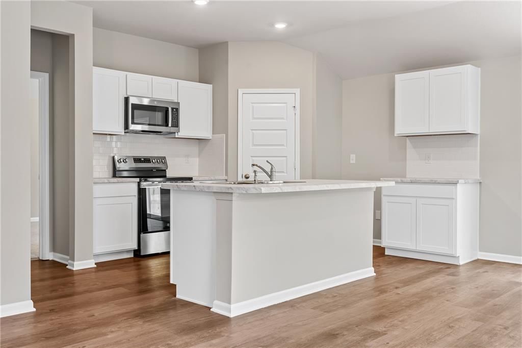 2790 Woodfield Drive — photo 3