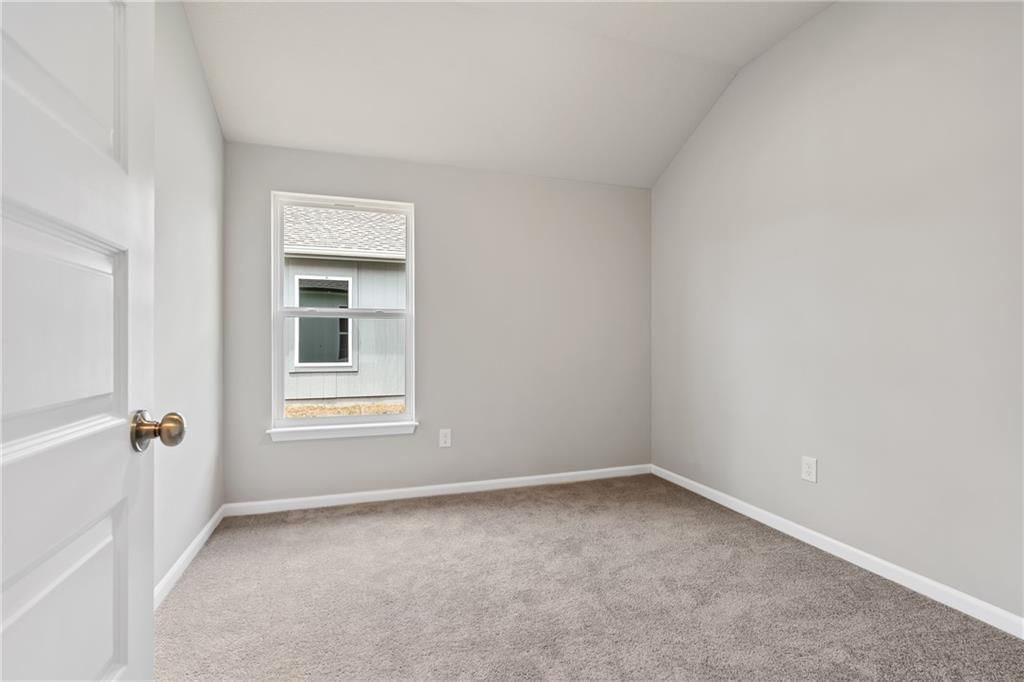 2790 Woodfield Drive — photo 11