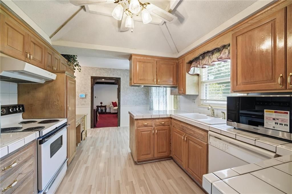 8001 Walker Avenue — photo 11