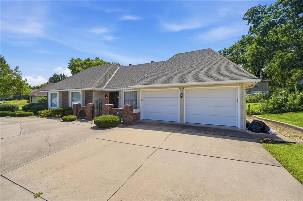 8001 Walker Avenue — photo 37