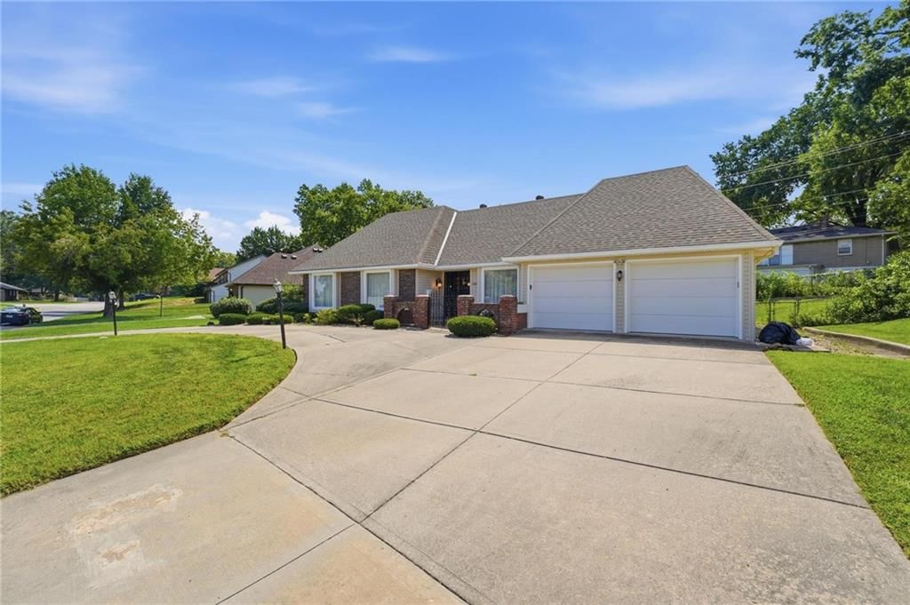 8001 Walker Avenue — photo 38