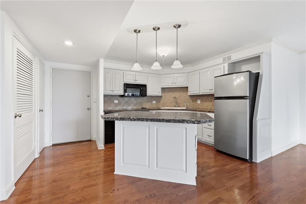 310 W 49 Street — photo 13