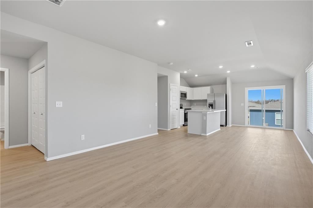 422 Valley View Drive — photo 2