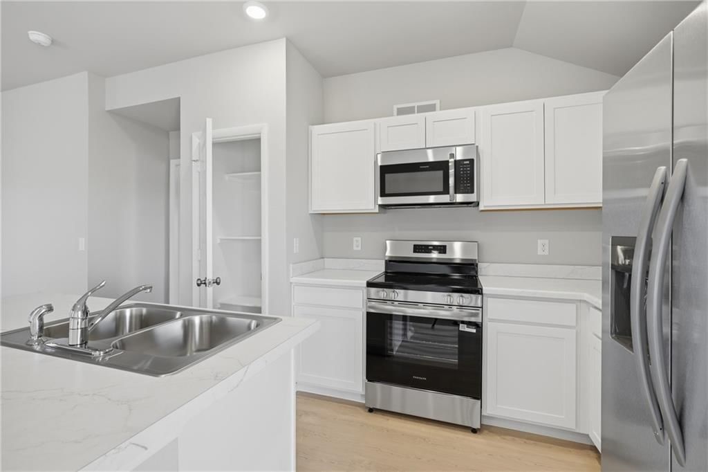 422 Valley View Drive — photo 6
