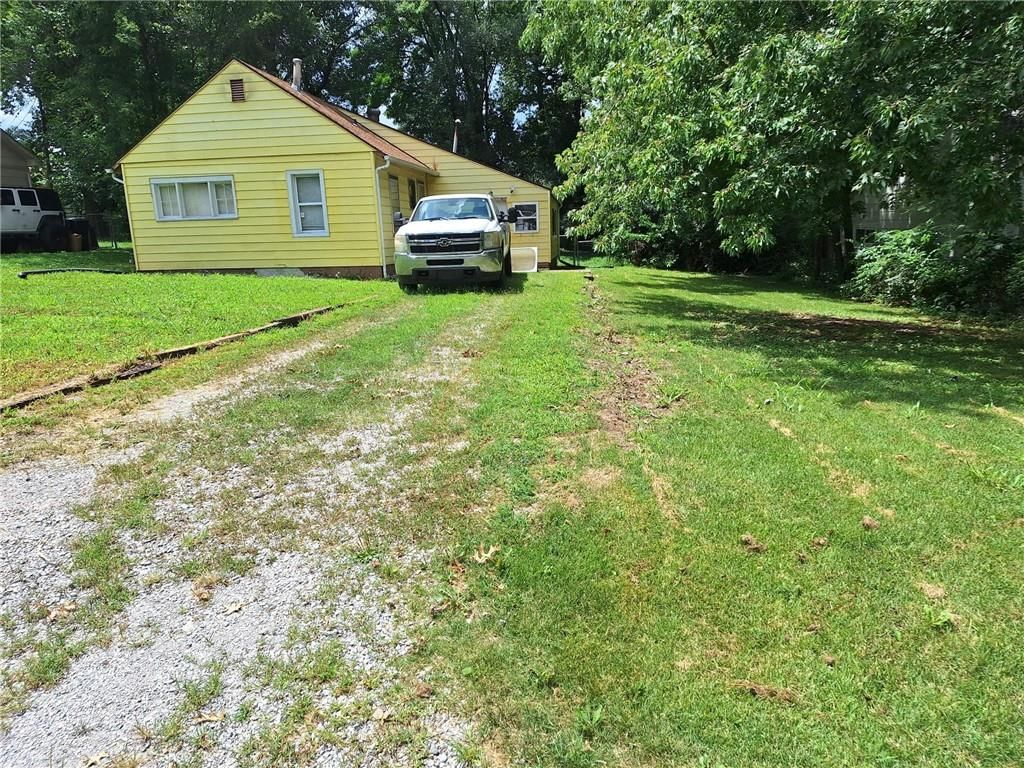 8438 Douglas Avenue — photo 2