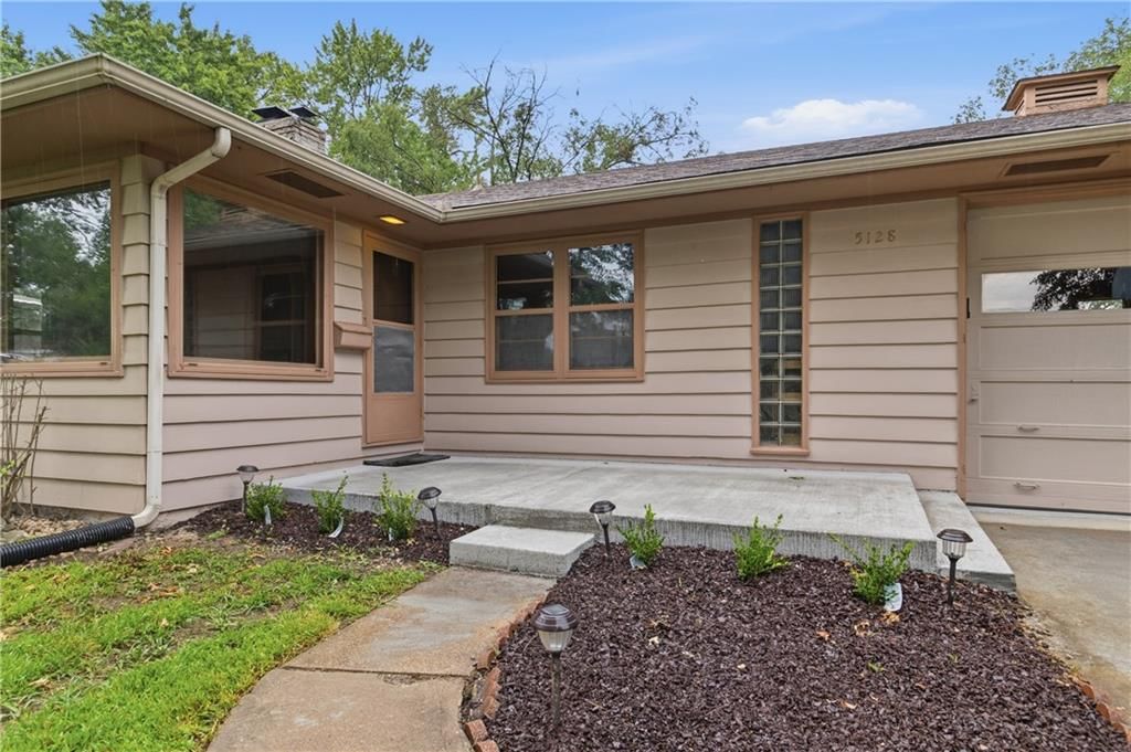 5128 N Lister Avenue — photo 2