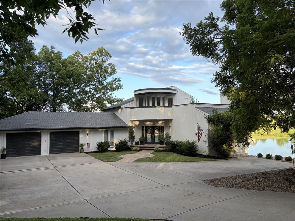 15404 Lake Point Drive — photo 1