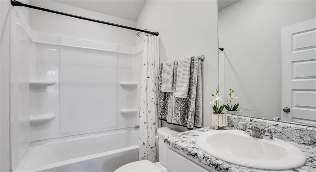 450 Valley View Drive — photo 3