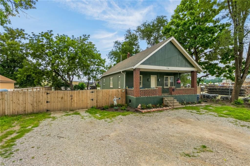 738 N Garland Avenue — photo 2