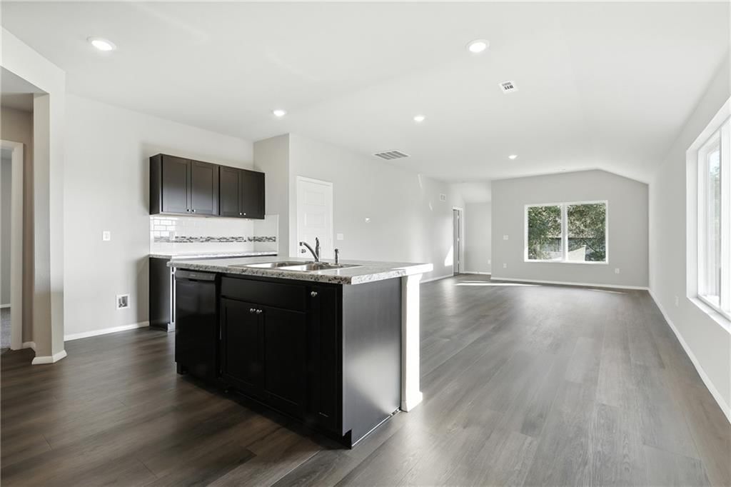 416 Valley View Drive — photo 2