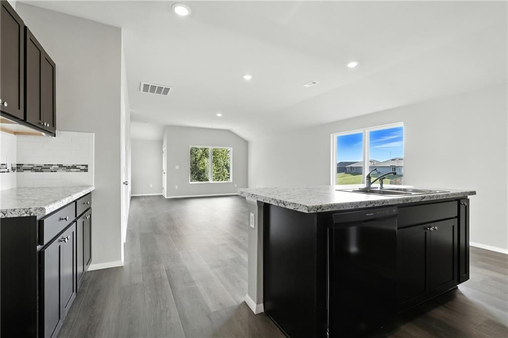 416 Valley View Drive — photo 3