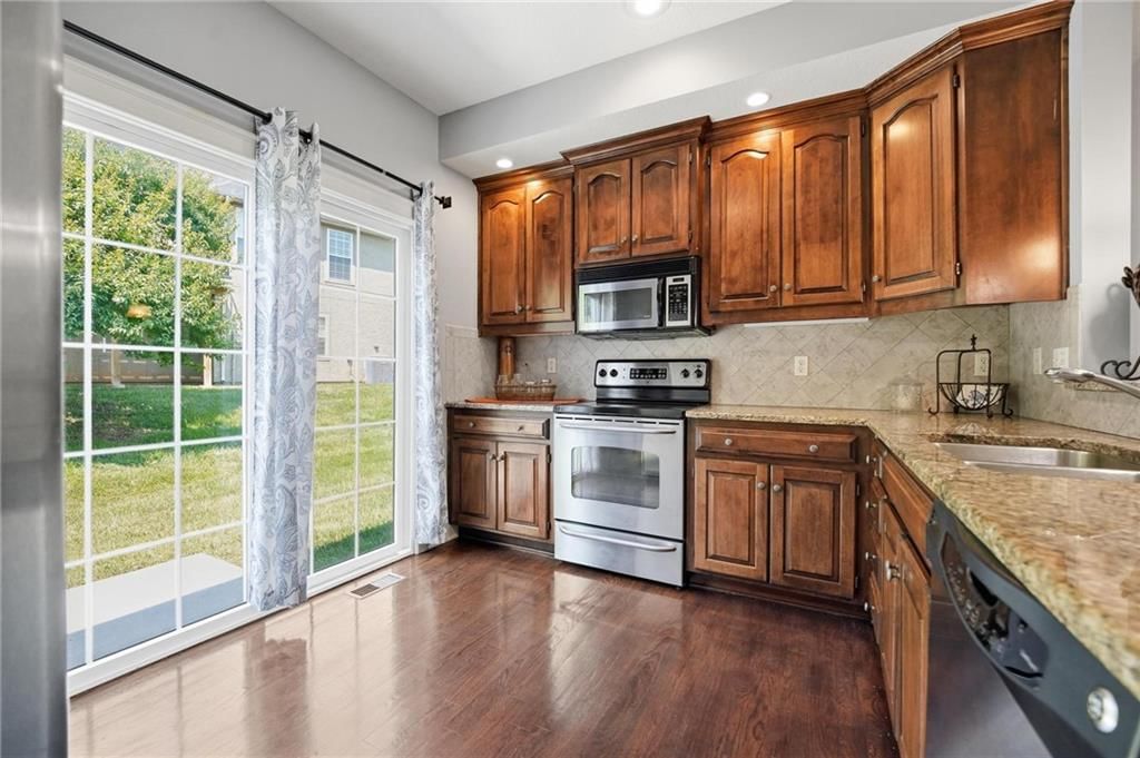 15608 W 61 Terrace — photo 8