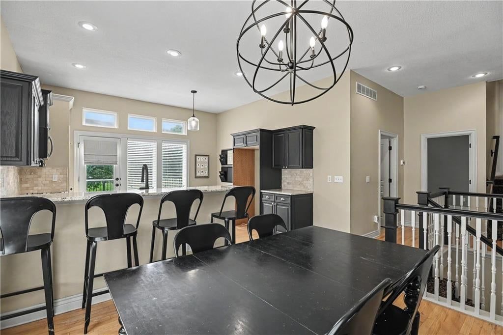 7133 Aminda Drive — photo 9
