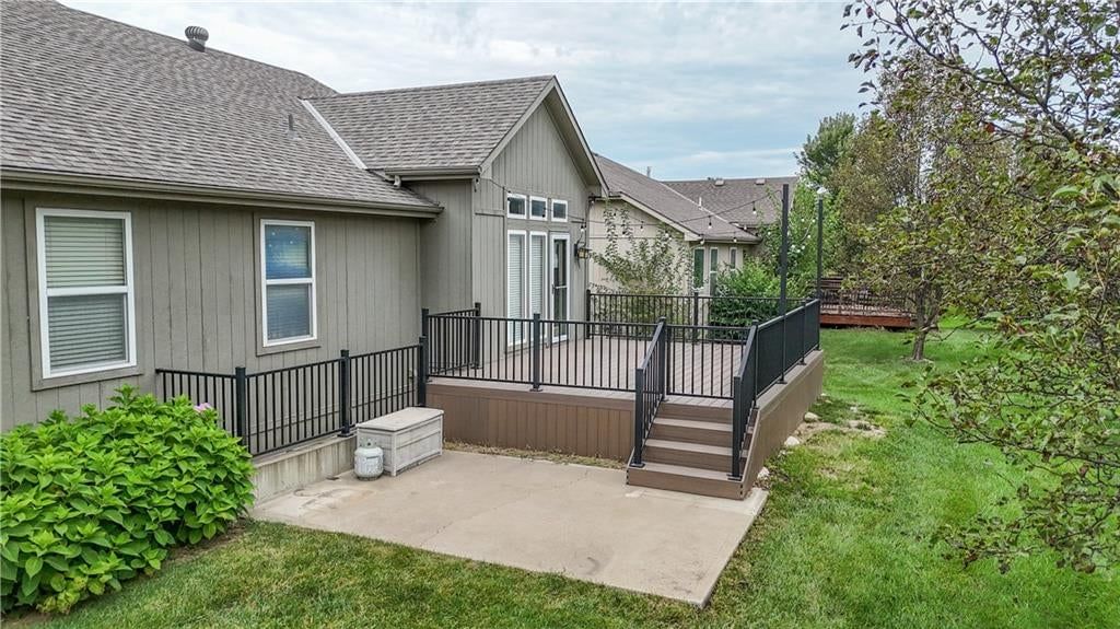 7133 Aminda Drive — photo 37