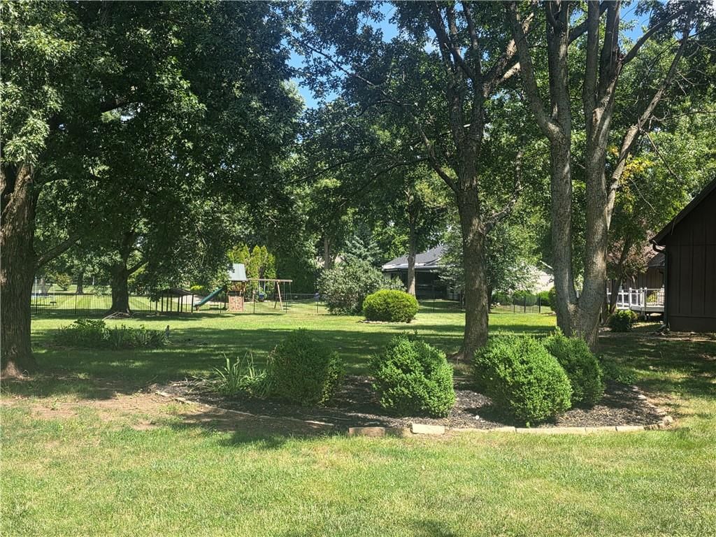 11460 W 155TH Terrace — photo 2