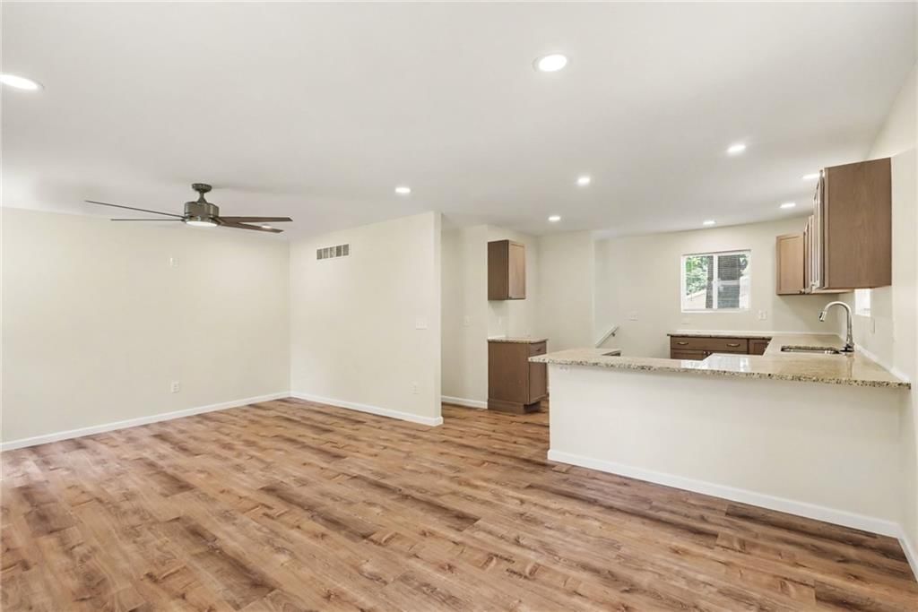 828 N Oak Street — photo 6