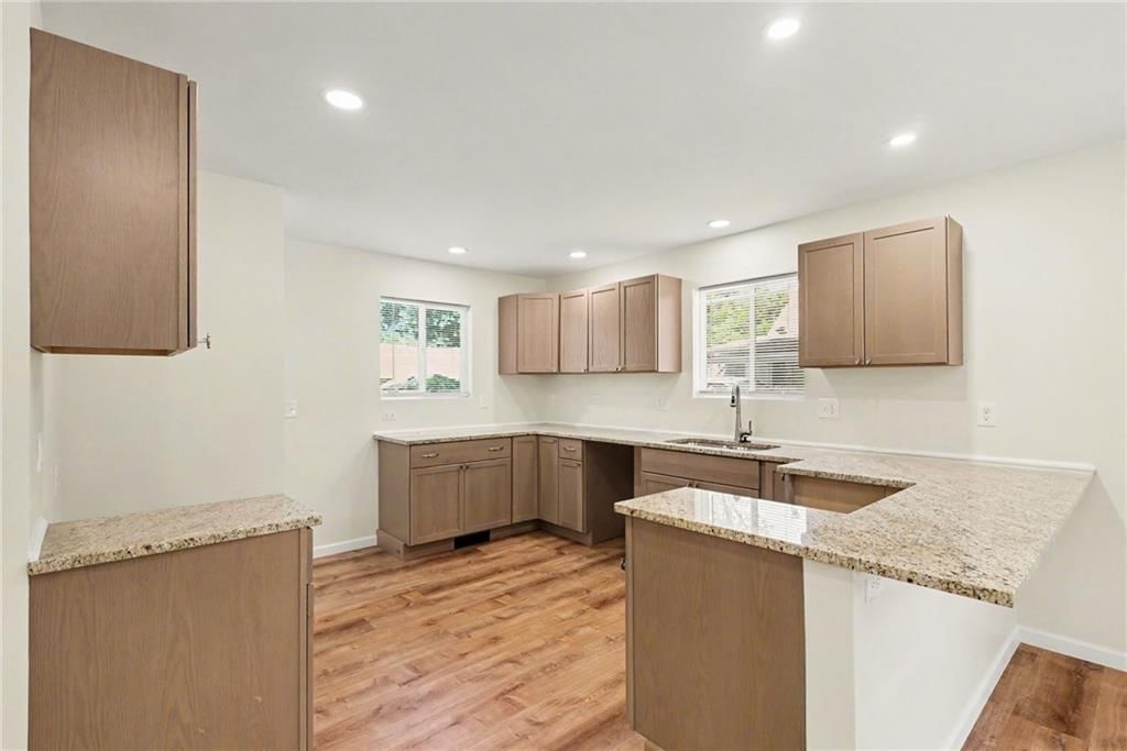 828 N Oak Street — photo 7
