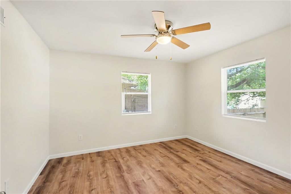 828 N Oak Street — photo 10
