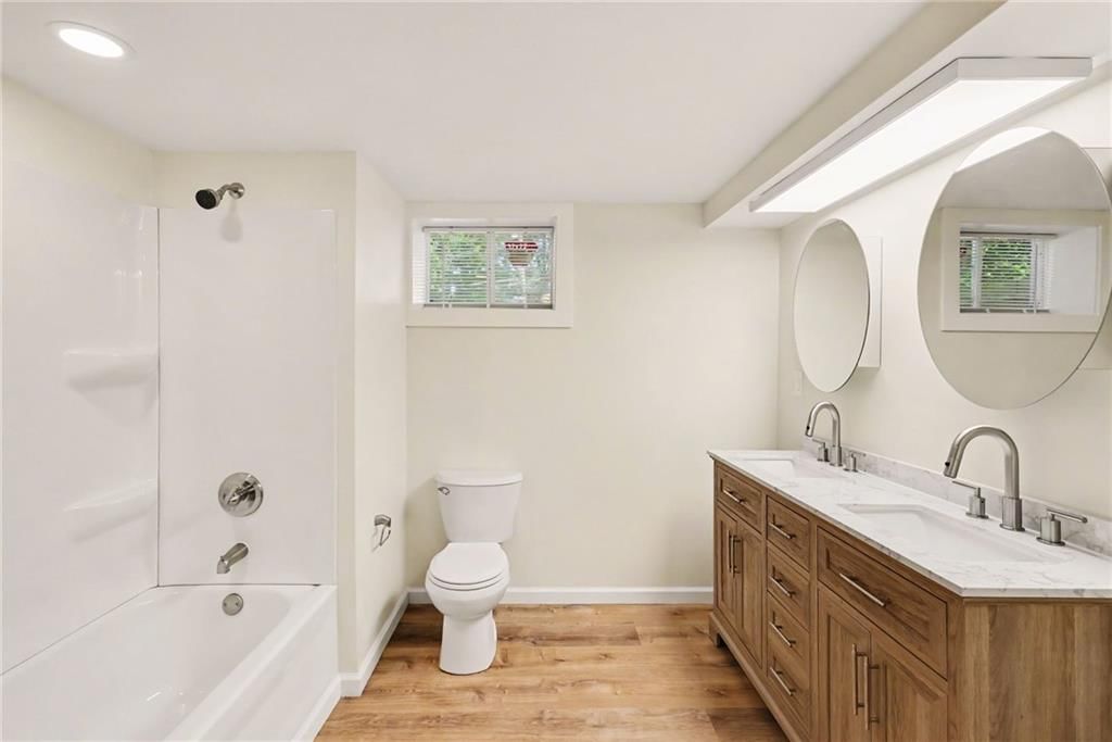 828 N Oak Street — photo 11