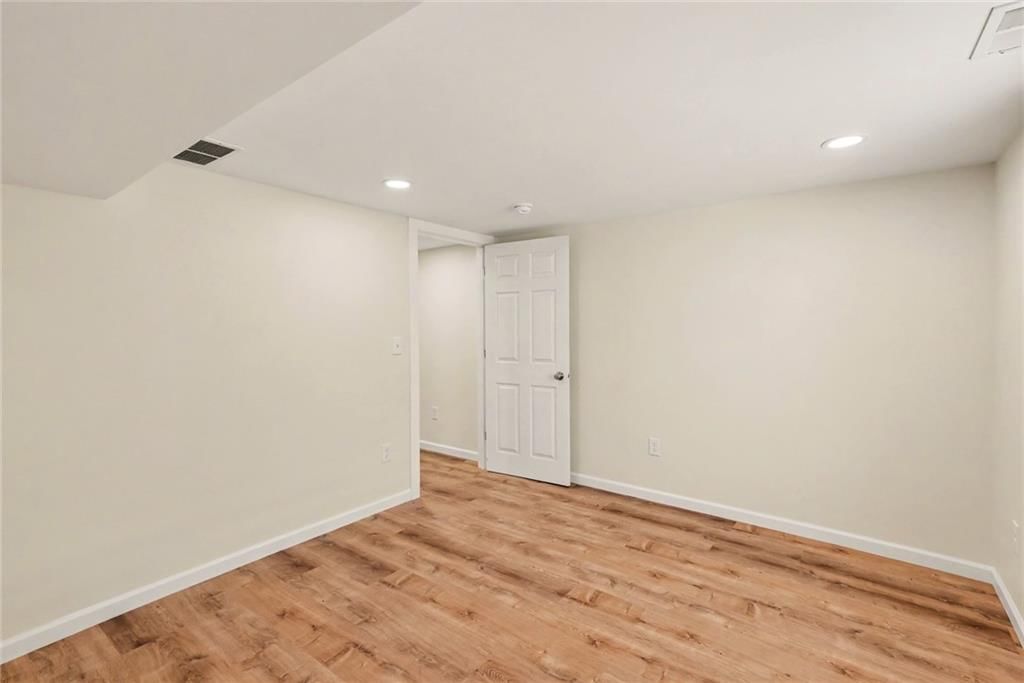 828 N Oak Street — photo 16