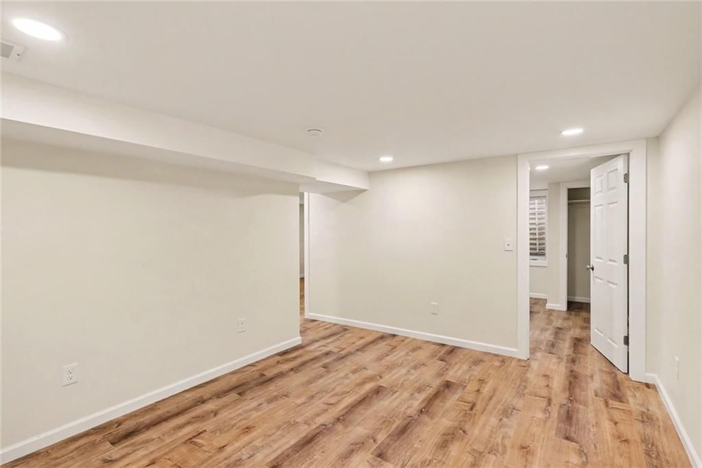 828 N Oak Street — photo 17