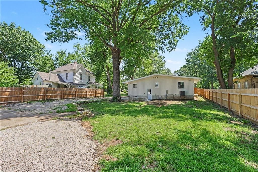 828 N Oak Street — photo 24