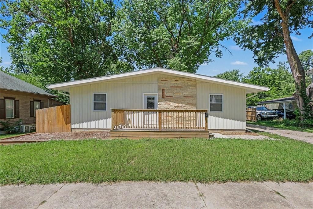 828 N Oak Street — photo 30