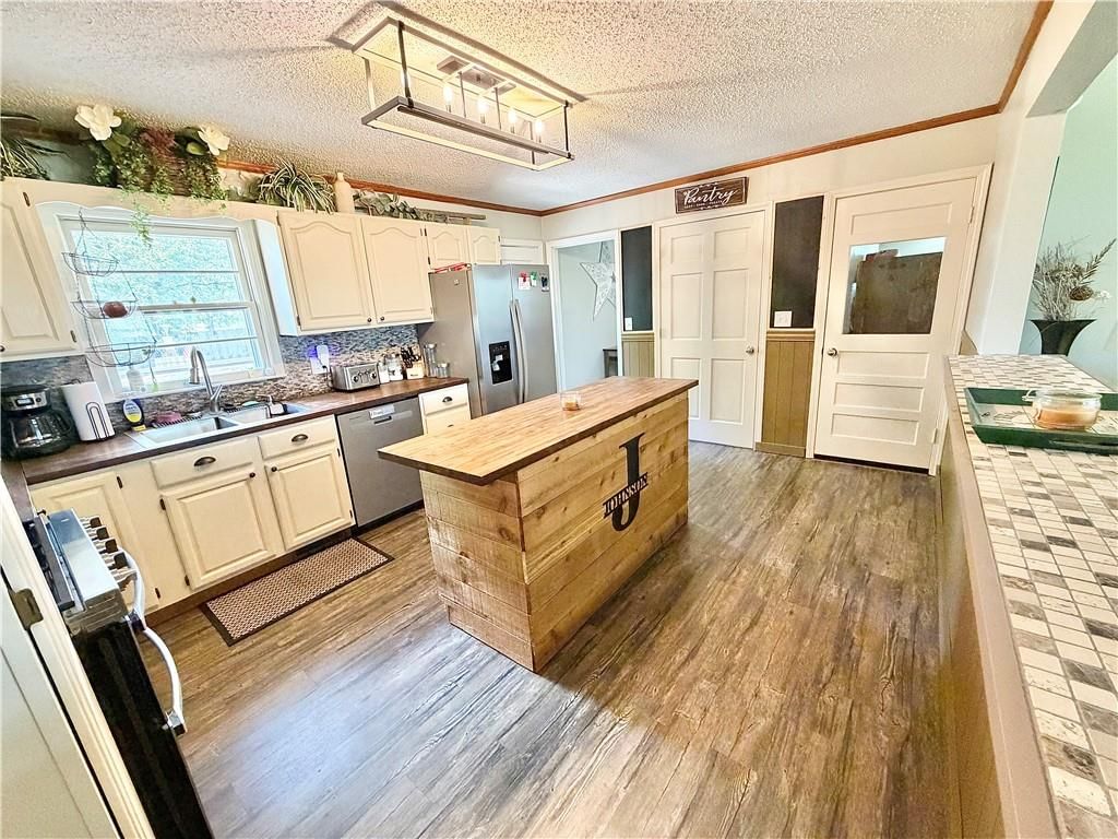 703 W Summit Street — photo 8