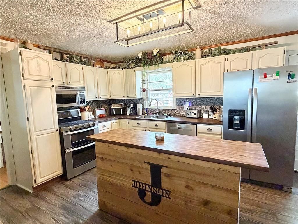 703 W Summit Street — photo 9
