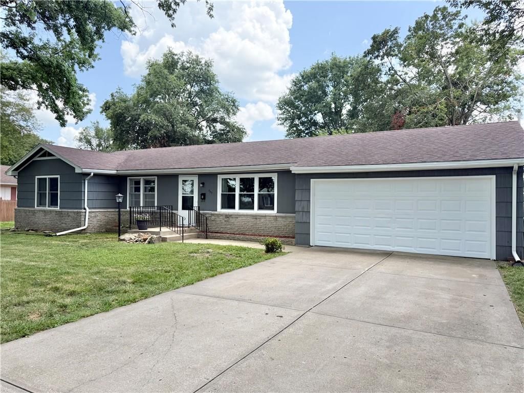 703 W Summit Street — photo 35