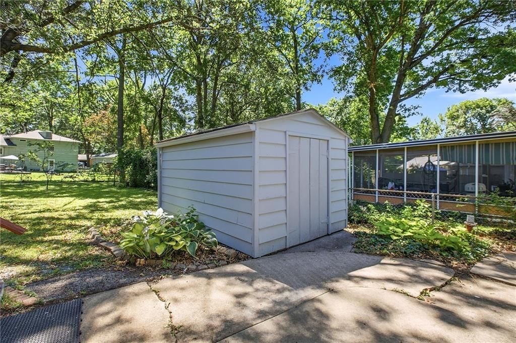 7915 Evanston Avenue — photo 32