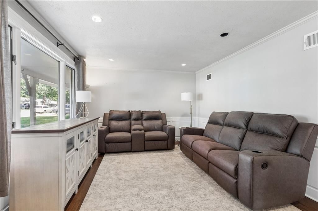 11507 W 69th Street — photo 5