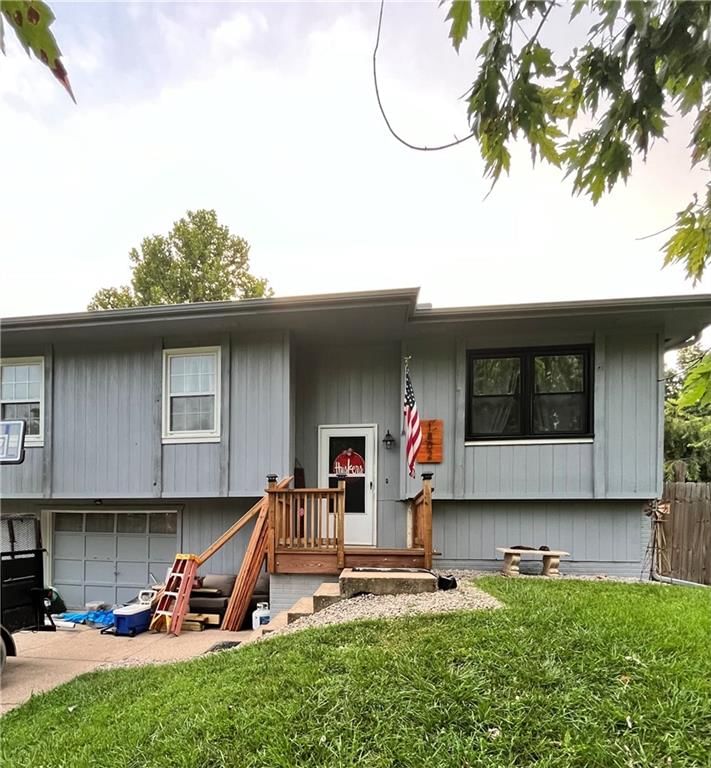 1802 PARKWOOD Drive — photo 1