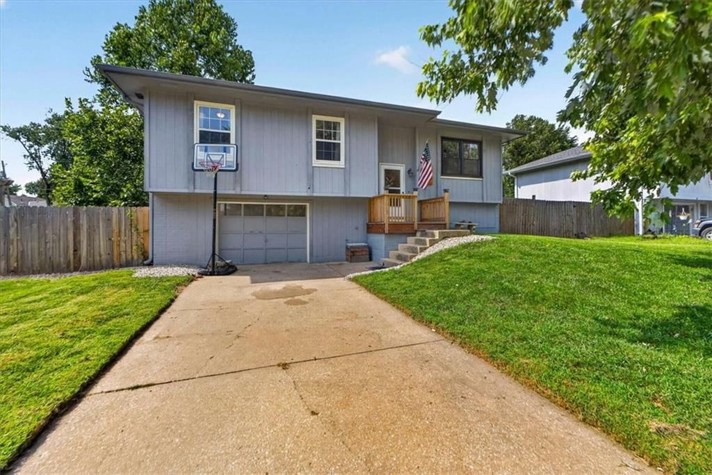 1802 PARKWOOD Drive — photo 5