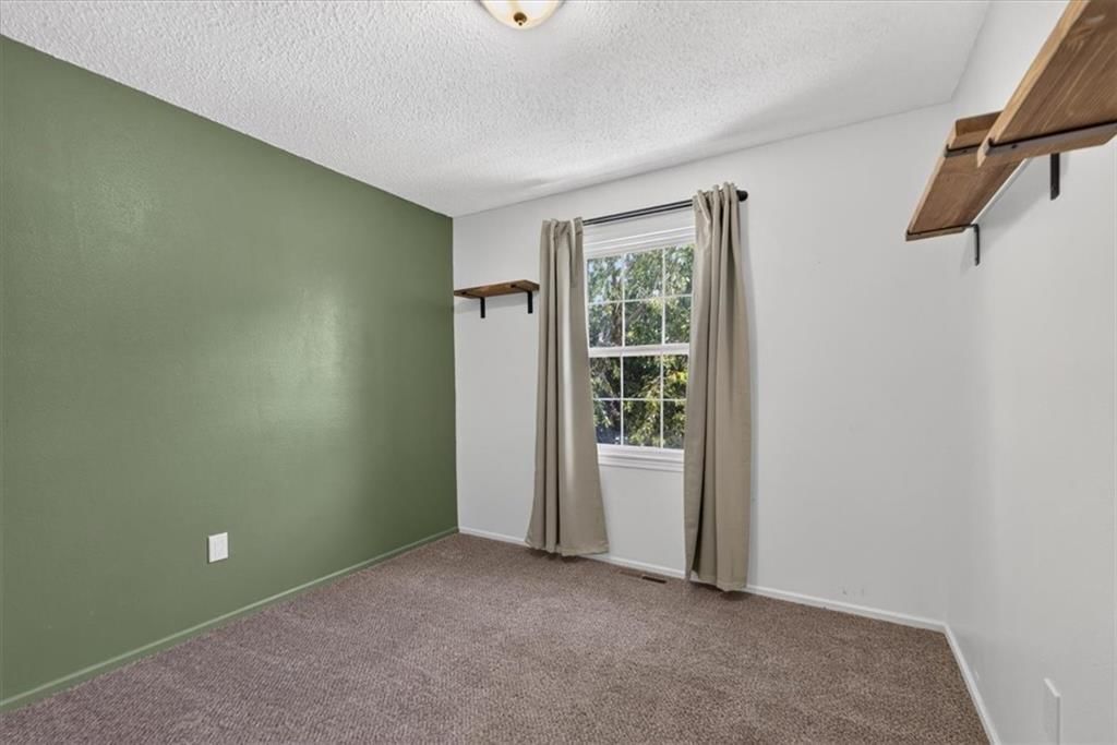 1802 PARKWOOD Drive — photo 8