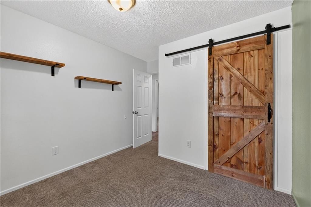 1802 PARKWOOD Drive — photo 10