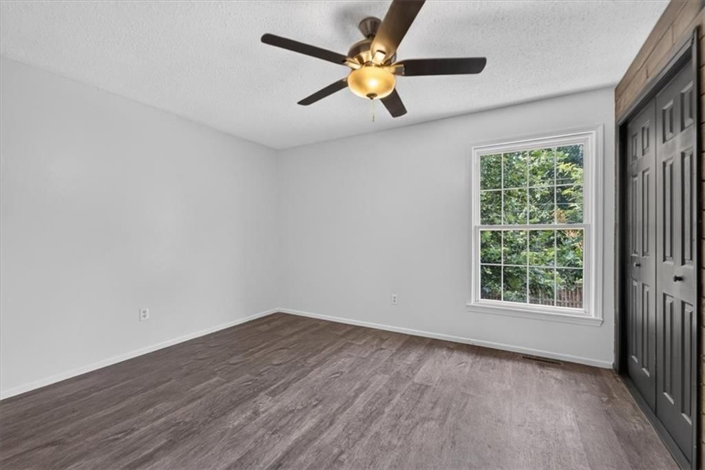 1802 PARKWOOD Drive — photo 12
