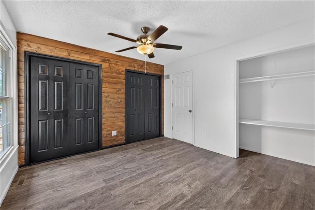 1802 PARKWOOD Drive — photo 14